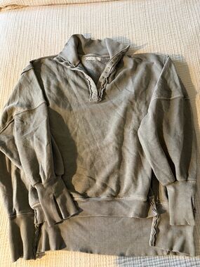 Free People WE THE FREE Camden Henley Sweatshirt size small Faded Olive Green S